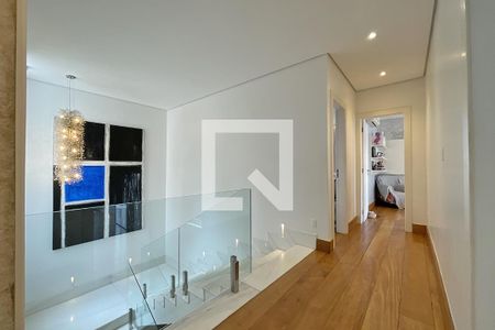 Casa à venda com 600m², 4 quartos e 4 vagasCorredor Quartos