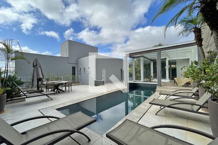 Casa à venda com 600m², 4 quartos e 4 vagasÁrea de Lazer - Piscina