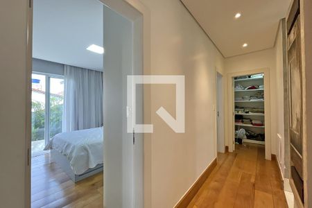 Casa à venda com 600m², 4 quartos e 4 vagasCorredor