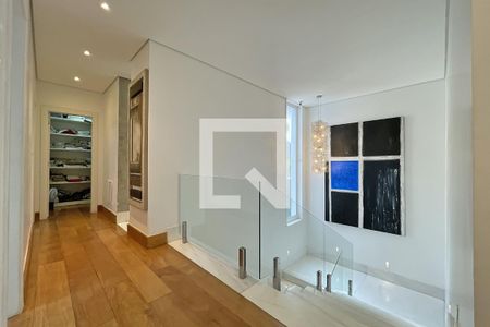 Casa à venda com 600m², 4 quartos e 4 vagasCorredor