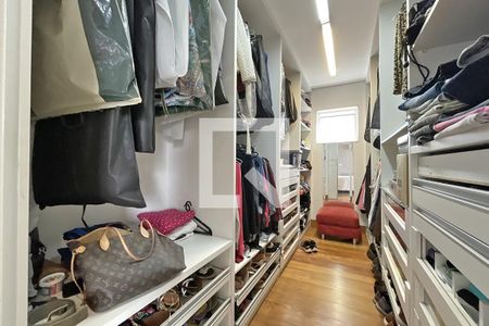 Casa à venda com 600m², 4 quartos e 4 vagasCloset da Suíte Master