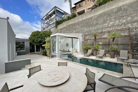 Casa à venda com 600m², 4 quartos e 4 vagasÁrea de Lazer - Piscina