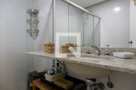 Casa à venda com 220m², 4 quartos e 3 vagas Casa à venda com 220m², 4 quartos e 3 vagasBanheiro da suíte 2