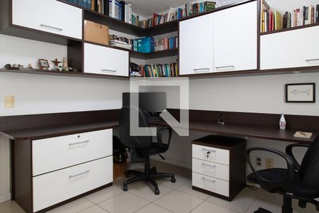 Casa à venda com 220m², 4 quartos e 3 vagas Casa à venda com 220m², 4 quartos e 3 vagasQuarto 2