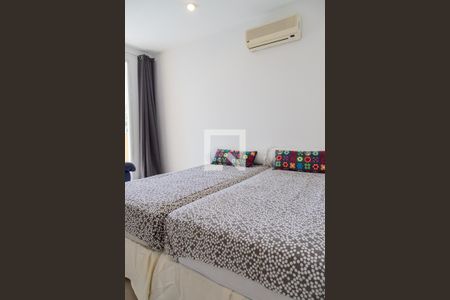 Casa à venda com 220m², 4 quartos e 3 vagas Casa à venda com 220m², 4 quartos e 3 vagasQuarto 1