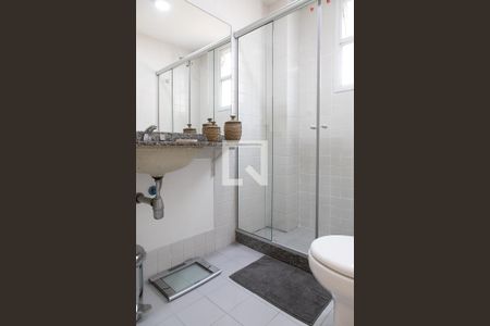 Casa à venda com 220m², 4 quartos e 3 vagas Casa à venda com 220m², 4 quartos e 3 vagasBanheiro social