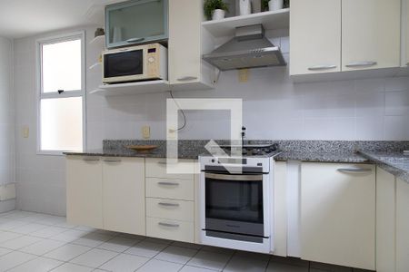 Casa à venda com 220m², 4 quartos e 3 vagas Casa à venda com 220m², 4 quartos e 3 vagasCozinha