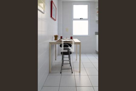 Casa à venda com 220m², 4 quartos e 3 vagas Casa à venda com 220m², 4 quartos e 3 vagasCozinha