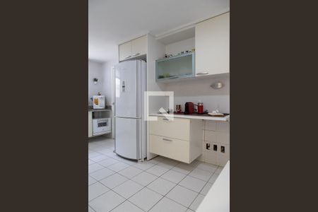 Casa à venda com 220m², 4 quartos e 3 vagas Casa à venda com 220m², 4 quartos e 3 vagasCozinha