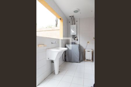 Casa à venda com 220m², 4 quartos e 3 vagas Casa à venda com 220m², 4 quartos e 3 vagasLavanderia