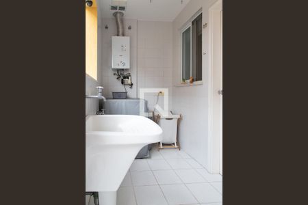 Casa à venda com 220m², 4 quartos e 3 vagas Casa à venda com 220m², 4 quartos e 3 vagasLavanderia