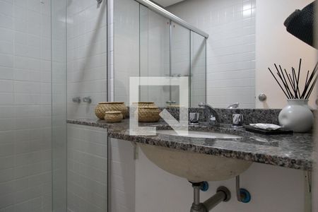 Casa à venda com 220m², 4 quartos e 3 vagas Casa à venda com 220m², 4 quartos e 3 vagasBanheiro da suíte 1