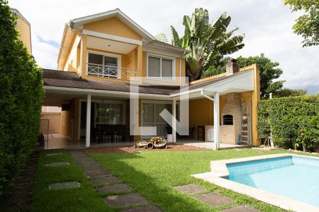 Casa à venda com 220m², 4 quartos e 3 vagas Casa à venda com 220m², 4 quartos e 3 vagasFachada interna