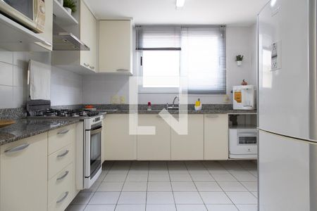 Casa à venda com 220m², 4 quartos e 3 vagas Casa à venda com 220m², 4 quartos e 3 vagasCozinha