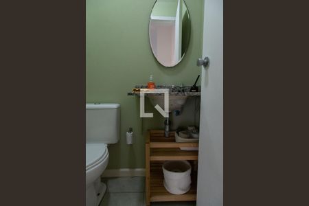 Casa à venda com 220m², 4 quartos e 3 vagas Casa à venda com 220m², 4 quartos e 3 vagasLavabo