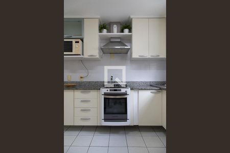 Casa à venda com 220m², 4 quartos e 3 vagas Casa à venda com 220m², 4 quartos e 3 vagasCozinha