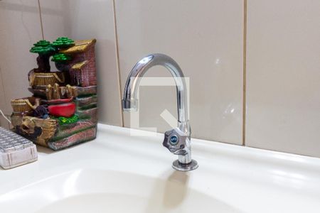 Casa à venda com 143m², 4 quartos e 2 vagasBanheiro - torneira