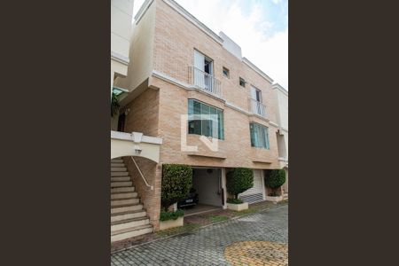 Casa para alugar com 202m², 3 quartos e 4 vagas Casa para alugar com 202m², 3 quartos e 4 vagasFachada