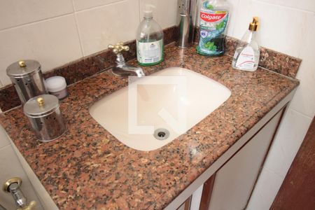 Casa à venda com 285m², 4 quartos e 4 vagasSuíte banheiro 