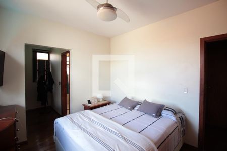 Casa à venda com 285m², 4 quartos e 4 vagasSuíte 