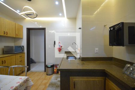 Apartamento à venda com 200m², 3 quartos e 2 vagasCozinha