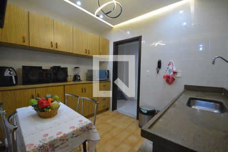 Apartamento à venda com 200m², 3 quartos e 2 vagasCozinha