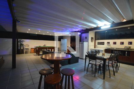 Apartamento à venda com 200m², 3 quartos e 2 vagasCobertura com piscina / Churrasqueira