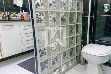 Casa à venda com 300m², 4 quartos e 1 vaga Casa à venda com 300m², 4 quartos e 1 vagaBanheiro da Suíte