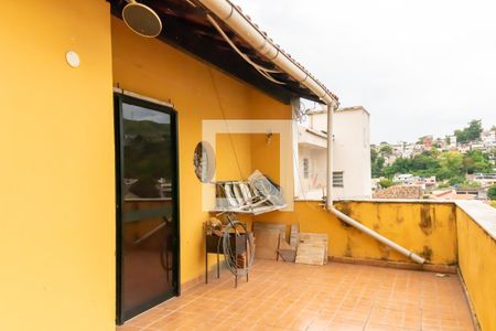 Casa à venda com 289m², 3 quartos e 3 vagas Casa à venda com 289m², 3 quartos e 3 vagasTerraço