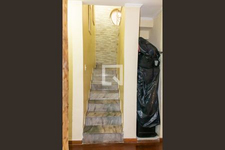 Casa à venda com 289m², 3 quartos e 3 vagas Casa à venda com 289m², 3 quartos e 3 vagasEscada