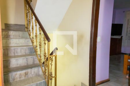 Casa à venda com 289m², 3 quartos e 3 vagas Casa à venda com 289m², 3 quartos e 3 vagasEscada