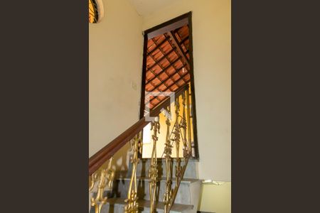 Casa à venda com 289m², 3 quartos e 3 vagas Casa à venda com 289m², 3 quartos e 3 vagasEscada