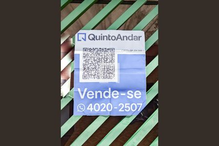 Casa à venda com 120m², 3 quartos e 2 vagas Casa à venda com 120m², 3 quartos e 2 vagasFachada