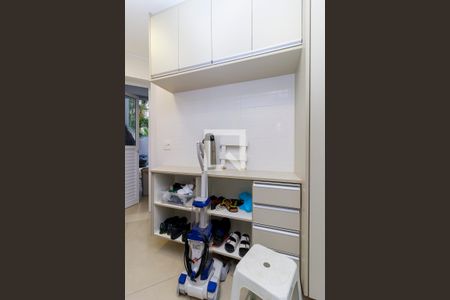 Casa de condomínio à venda com 800m², 6 quartos e 4 vagas Casa de condomínio à venda com 800m², 6 quartos e 4 vagasÁrea de Serviço