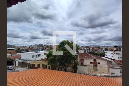 Casa à venda com 394m², 3 quartos e 1 vaga Casa à venda com 394m², 3 quartos e 1 vagaVaranda