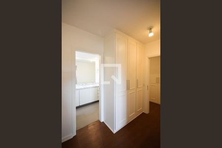 Apartamento para alugar com 200m², 2 quartos e 3 vagas Apartamento para alugar com 200m², 2 quartos e 3 vagasArmário da suíte 2