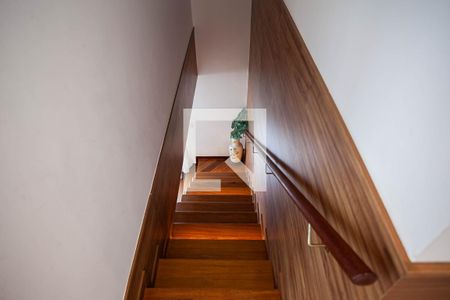 Apartamento à venda com 228m², 4 quartos e 2 vagasEscada