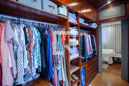 Apartamento à venda com 228m², 4 quartos e 2 vagasCloset da suíte 2