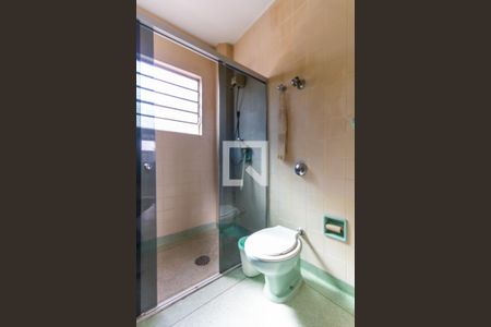 Casa à venda com 401m², 5 quartos e 8 vagas Casa à venda com 401m², 5 quartos e 8 vagasBanheiro Social 1