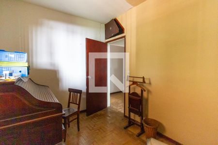 Casa à venda com 401m², 5 quartos e 8 vagas Casa à venda com 401m², 5 quartos e 8 vagasQuarto 5