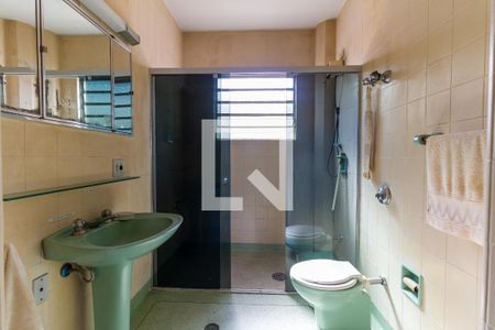 Casa à venda com 401m², 5 quartos e 8 vagas Casa à venda com 401m², 5 quartos e 8 vagasBanheiro Social 1