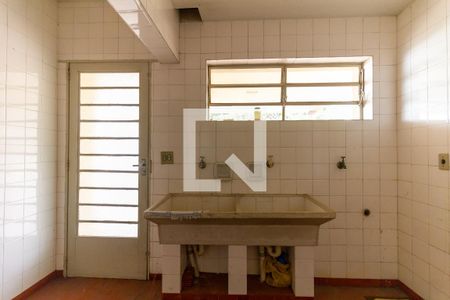 Casa à venda com 401m², 5 quartos e 8 vagas Casa à venda com 401m², 5 quartos e 8 vagasLavanderia