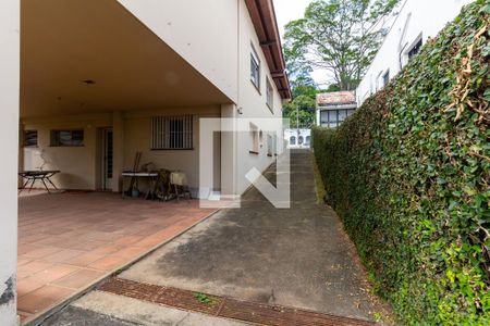Casa à venda com 401m², 5 quartos e 8 vagas Casa à venda com 401m², 5 quartos e 8 vagasCorredor Lateral