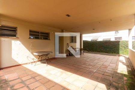 Casa à venda com 401m², 5 quartos e 8 vagas Casa à venda com 401m², 5 quartos e 8 vagasQuintal