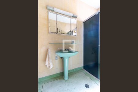 Casa à venda com 401m², 5 quartos e 8 vagas Casa à venda com 401m², 5 quartos e 8 vagasBanheiro Social 1