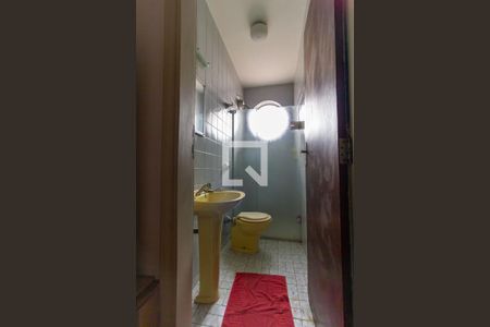 Casa à venda com 401m², 5 quartos e 8 vagas Casa à venda com 401m², 5 quartos e 8 vagasBanheiro Social 2