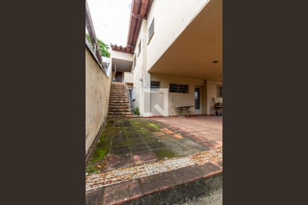 Casa à venda com 401m², 5 quartos e 8 vagas Casa à venda com 401m², 5 quartos e 8 vagasCorredor Lateral