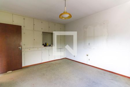 Casa à venda com 401m², 5 quartos e 8 vagas Casa à venda com 401m², 5 quartos e 8 vagasQuarto 2