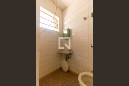 Casa à venda com 401m², 5 quartos e 8 vagas Casa à venda com 401m², 5 quartos e 8 vagasBanheiro de serviço