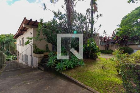 Casa à venda com 401m², 5 quartos e 8 vagas Casa à venda com 401m², 5 quartos e 8 vagasFachada